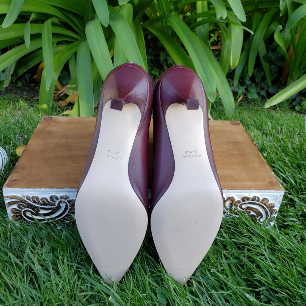 Gorgeous Stuart Weitzman Retro Inspired Booties - Picture 8 of 8